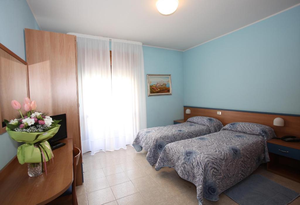 לידו די ג'סולו Albergo Ridente מראה חיצוני תמונה