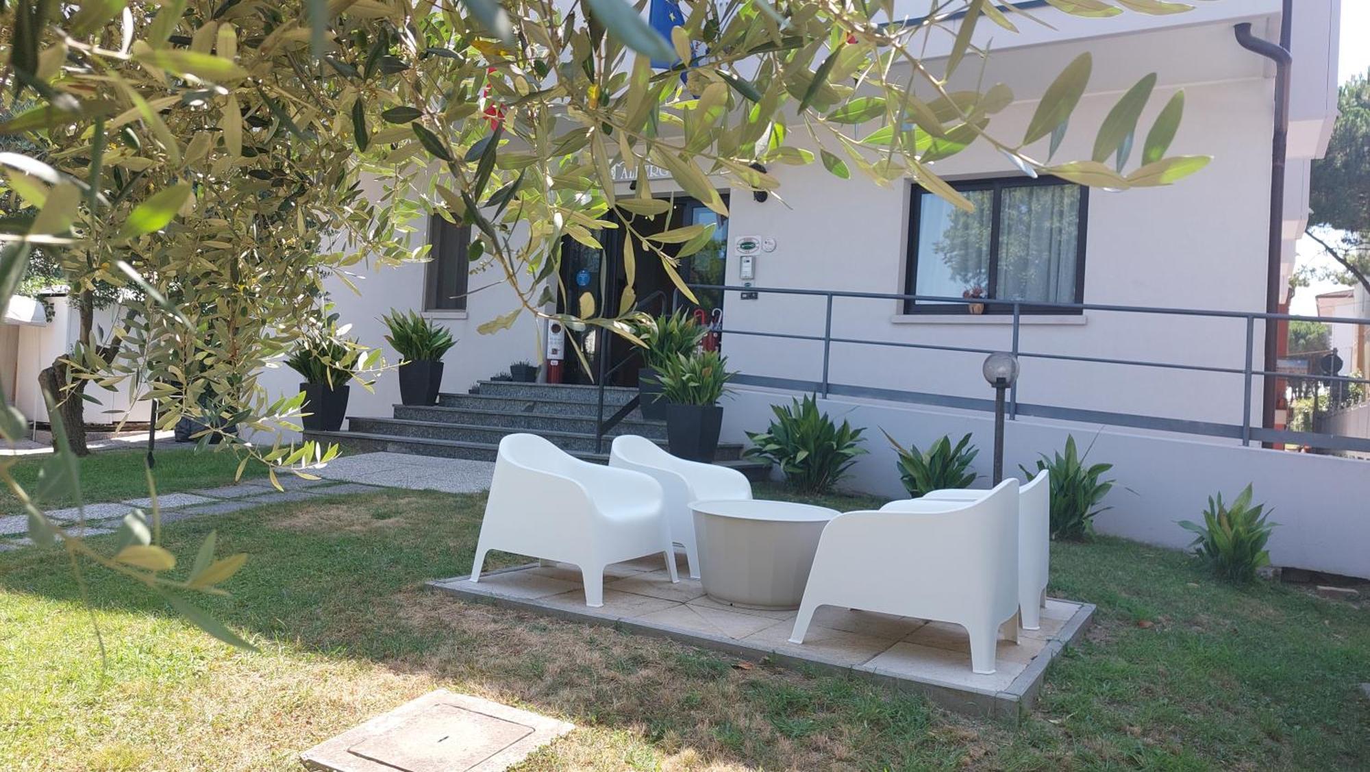לידו די ג'סולו Albergo Ridente מראה חיצוני תמונה