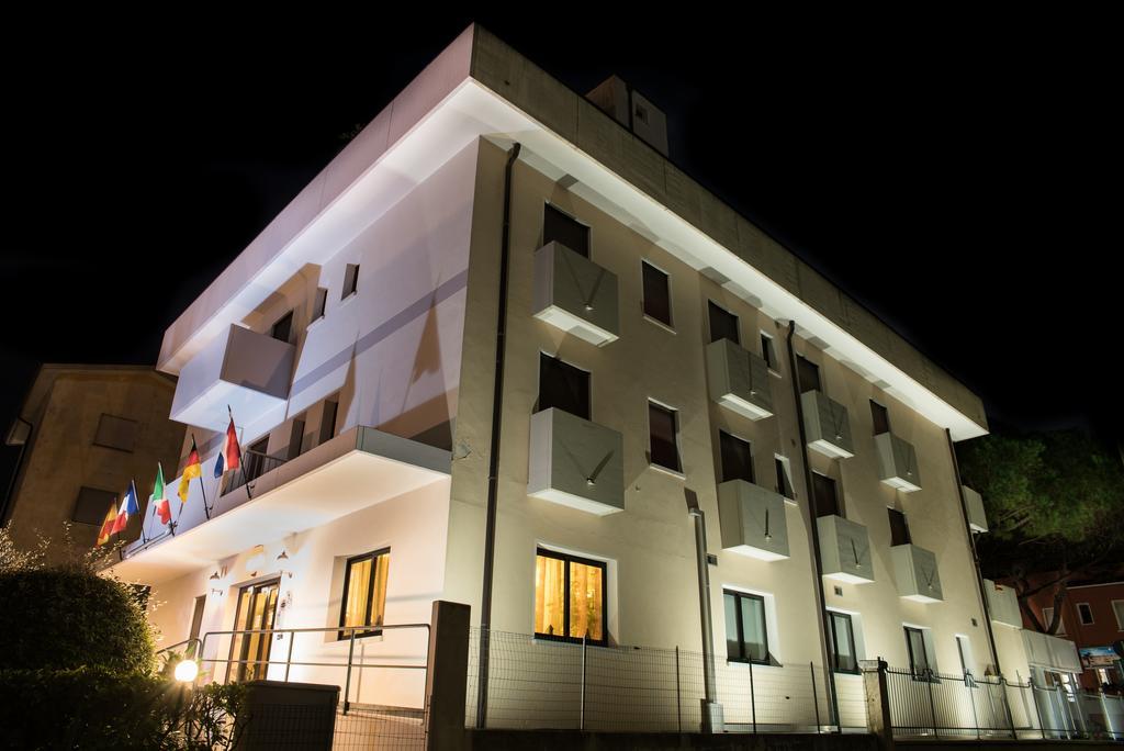 לידו די ג'סולו Albergo Ridente מראה חיצוני תמונה